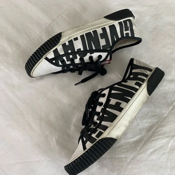 Authentic Givenchy Black & White Canvas Logo Sneakers Size 39 (US 9)